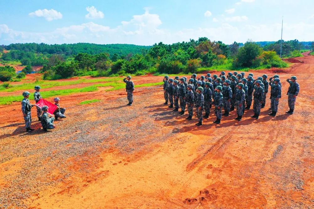 南部战区海军官兵枕戈待旦、闻令即动！