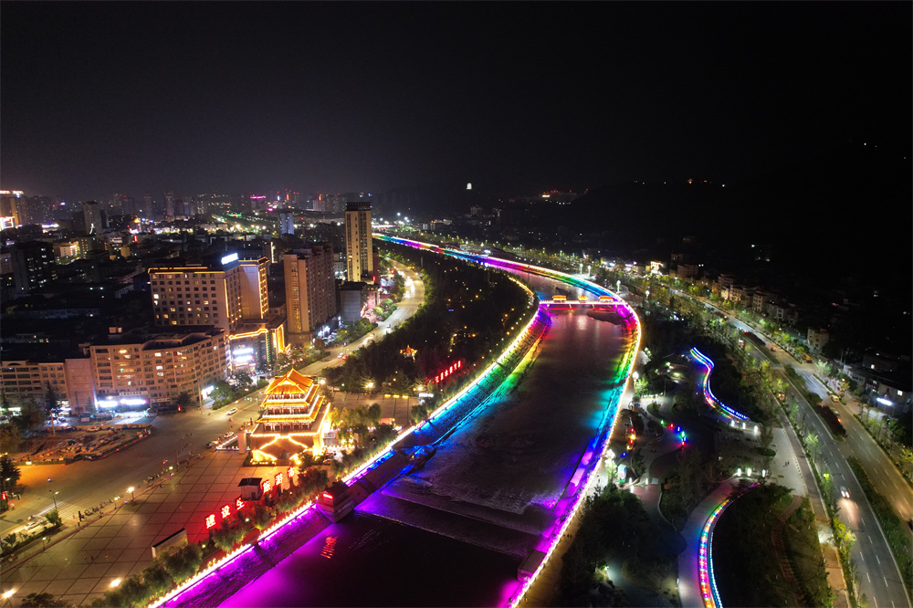 鹤城之夏缤纷夜经济烟火味正浓