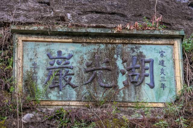 "湖光岩"现在是湛江八景之首,如果你来粤西旅游,记得来这个火山湖看看