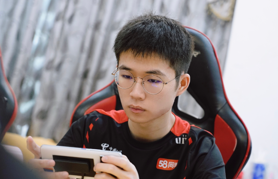 小胖妖刀撞车ag久诚猫神153乱杀久诚大概率继续替补