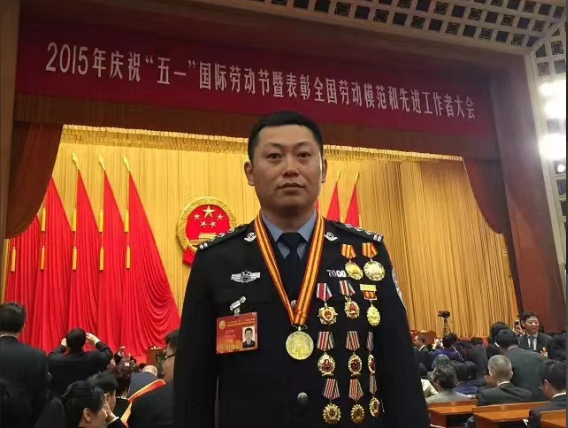 【礼赞松原】一腔忠诚 英勇无畏-全国劳动模范张艳明_腾讯新闻