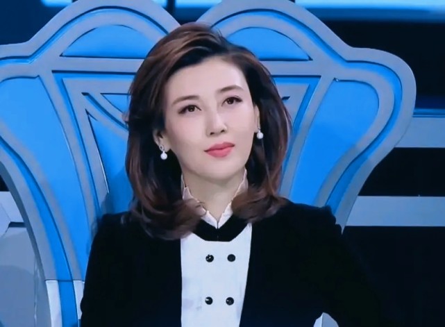 《海峡两岸》李红：都快主持20年了，再不统一，她就老了_腾讯新闻