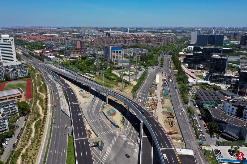 双向6车道全长16公里杨高中路改建双人字形高架跨线桥主线通车