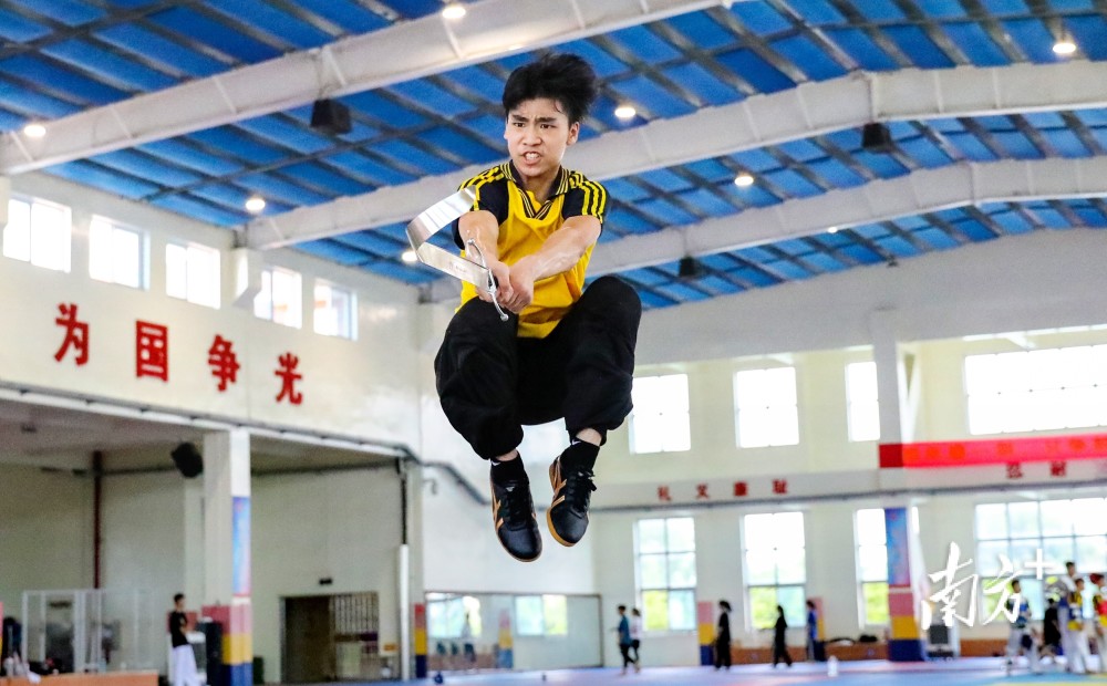 湛江少年郎练就真功夫湛江市少林学校武术队打擂比武摘金夺银