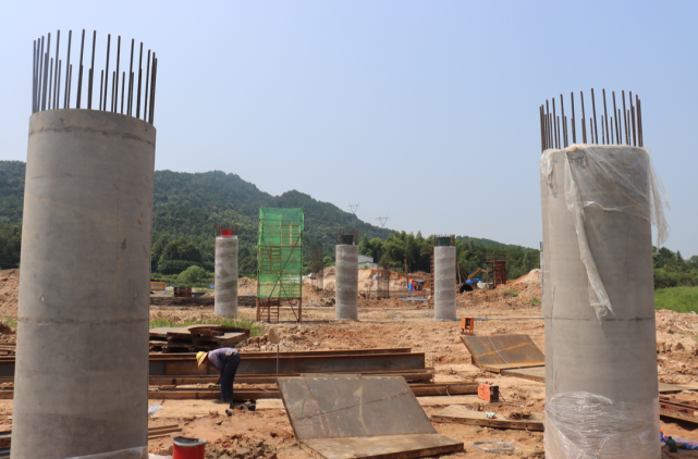 稳经济大盘万家丽路北延线汨罗段建设加速度拉通融长大动脉