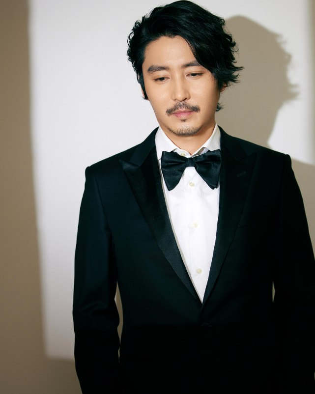 王泷正:长得帅,有演技,毕业十年无戏可演,37岁爱情事业双丰收_腾讯