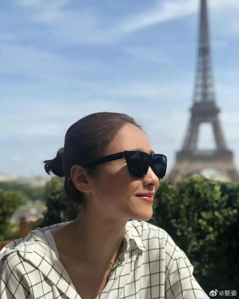 50岁黎姿久违秀美腿,穿短裙踩红色高跟鞋,又美又飒女神范依然_腾讯