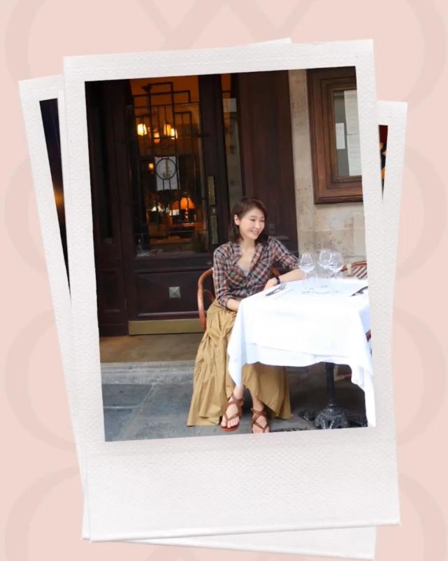 50岁黎姿久违秀美腿,穿短裙踩红色高跟鞋,又美又飒女神范依然_腾讯