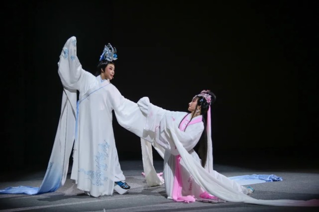 青春版《梁祝》七夕上演，95后演绎经典爱情故事_腾讯新闻