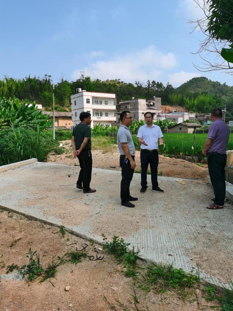 修建村路耕地复种引项目促增收五华梅林镇招田村喜迎新变化党旗在乡村