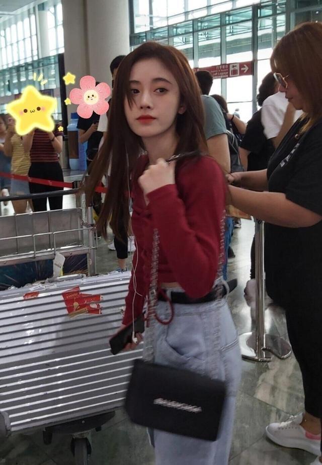 别酸了!路人镜头下的鞠婧祎,照样拥有让人"自卑"的美貌!插图7