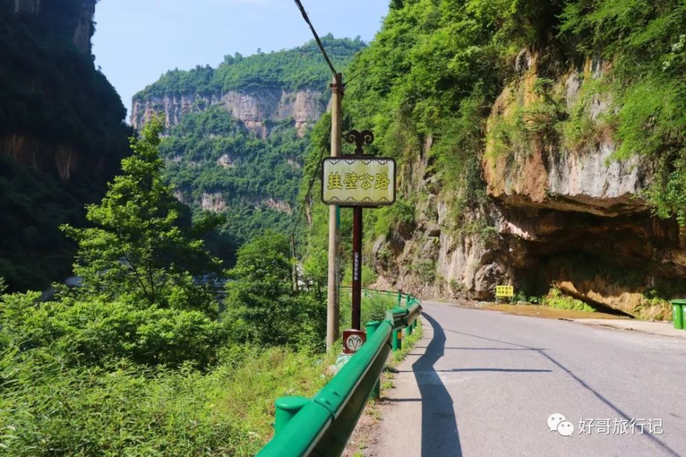 騎行寧強掛壁公路,懸崖峭壁上鑿出的公路,被譽為陝西最美掛壁公路