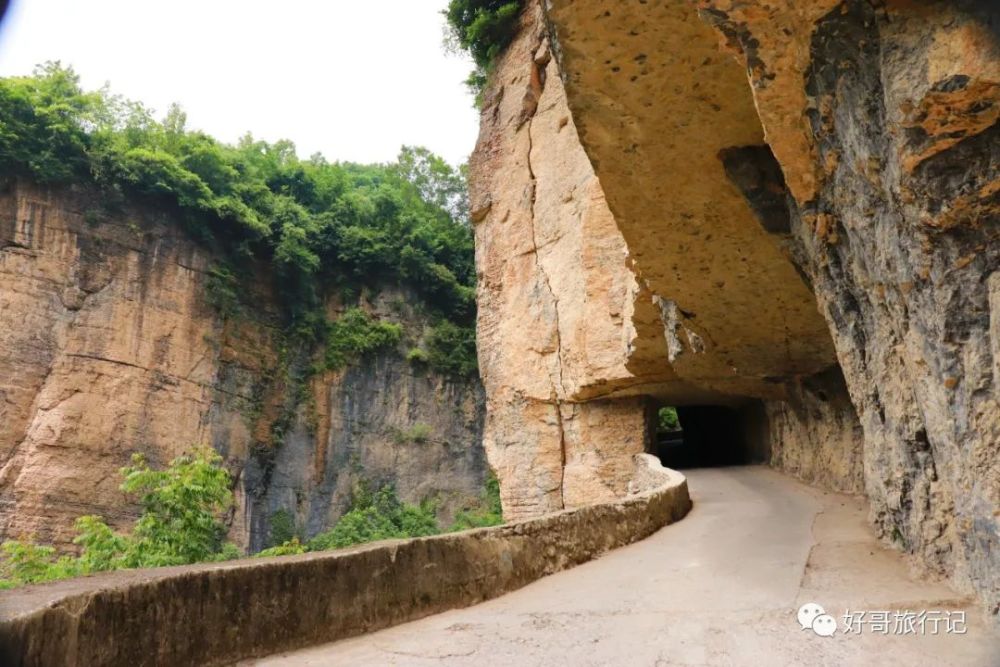 骑行宁强挂壁公路,悬崖峭壁上凿出的公路,被誉为陕西最美挂壁公路