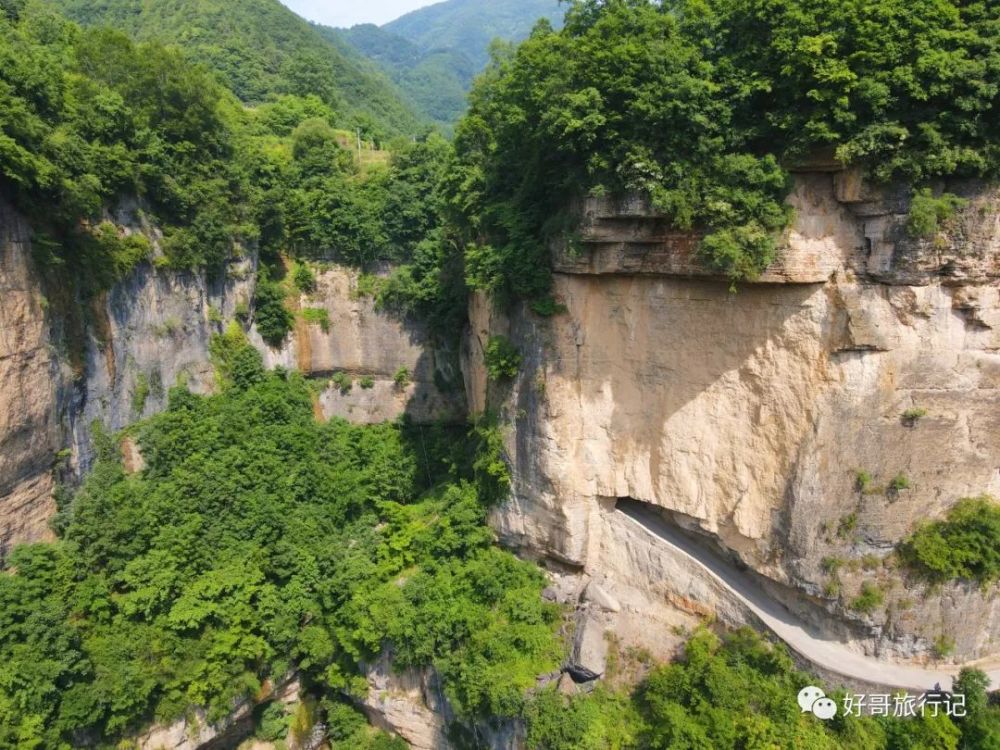 骑行宁强挂壁公路,悬崖峭壁上凿出的公路,被誉为陕西最美挂壁公路