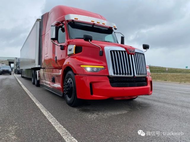 与actros共享技术的美式公路新旗舰 西星推出全新57x系列重型牵引车