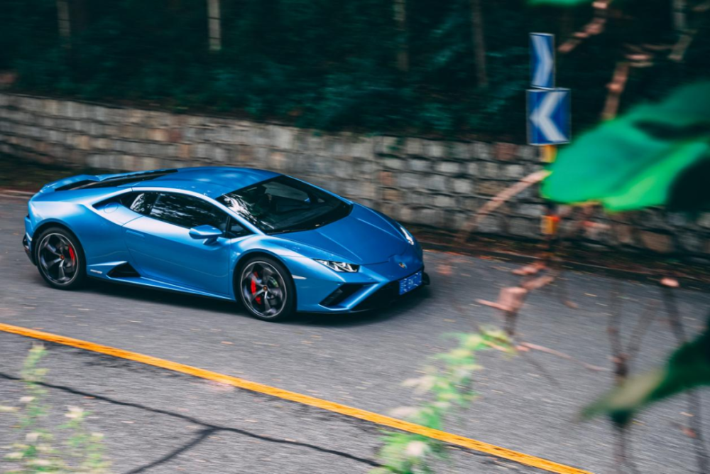 深度试驾兰博基尼hurac09nevorwd情感丰富的速度使者