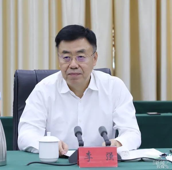 在疆期间,营口党政代表团与塔城地委,行署和乌苏市委,市政府及营口市