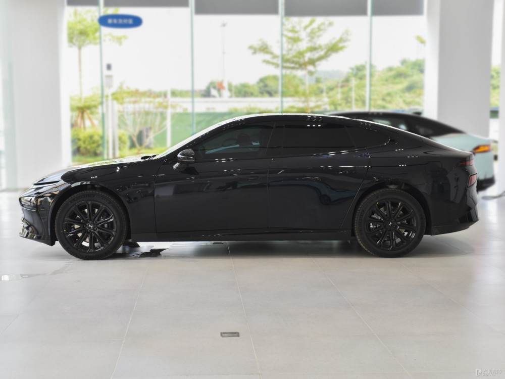 99万元/原厂黑化 小鹏p7新增车型上市_腾讯新闻