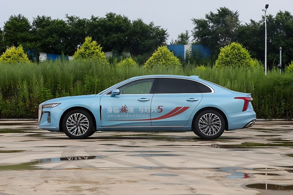 试驾全新红旗h5:豪华和舒适之外 驾控能否超越同级合资车?_腾讯新闻