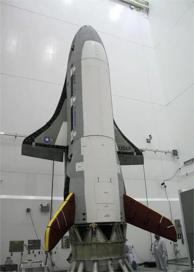 第一天演习结束,中国版x37b半夜发射,"空天战机"能力有多大