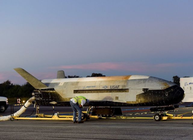 第一天演习结束,中国版x37b半夜发射,"空天战机"能力有多大|航天器