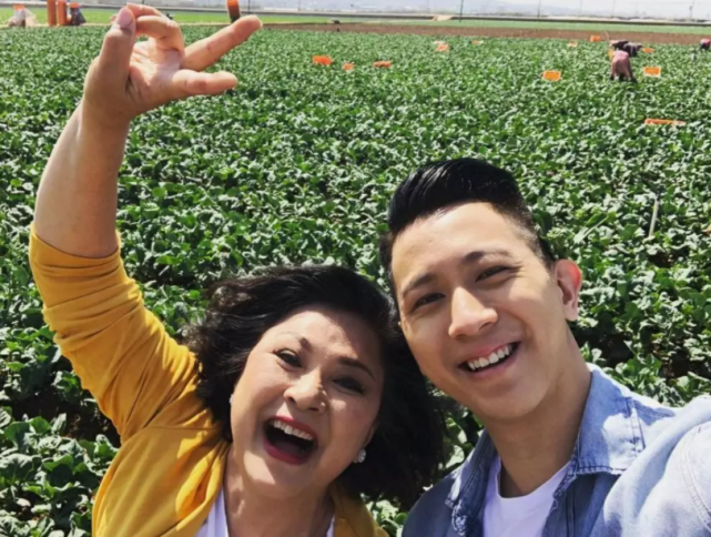 黄淑仪儿子近照身材高大帅气十足定居国外缺席tvb新剧宣传