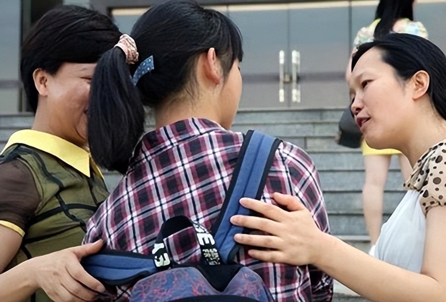 高考被一流985录取,孩子要父母兑现承诺时,家长的态度耐人寻味_腾讯