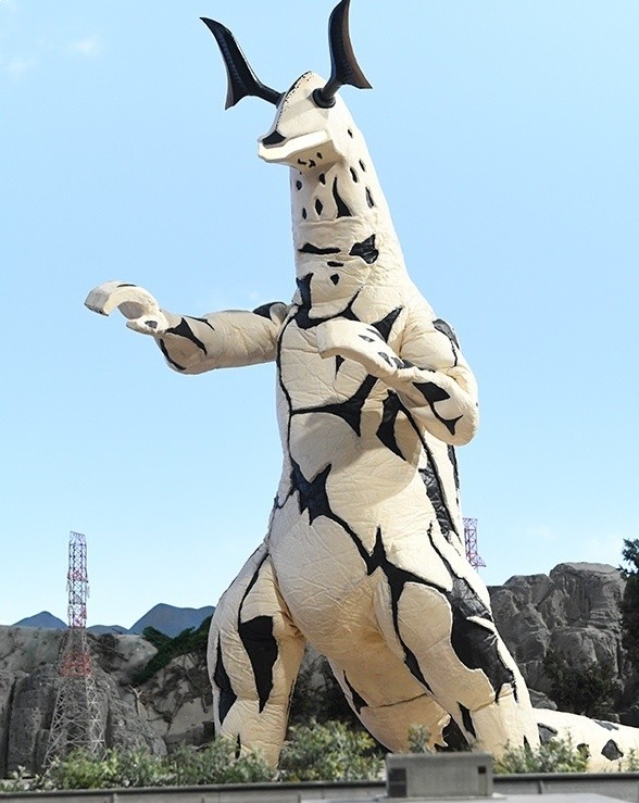 德凯奥特曼:吉祥物艾雷王的三形态 造型带感的连衣裙装匹特星人_腾讯