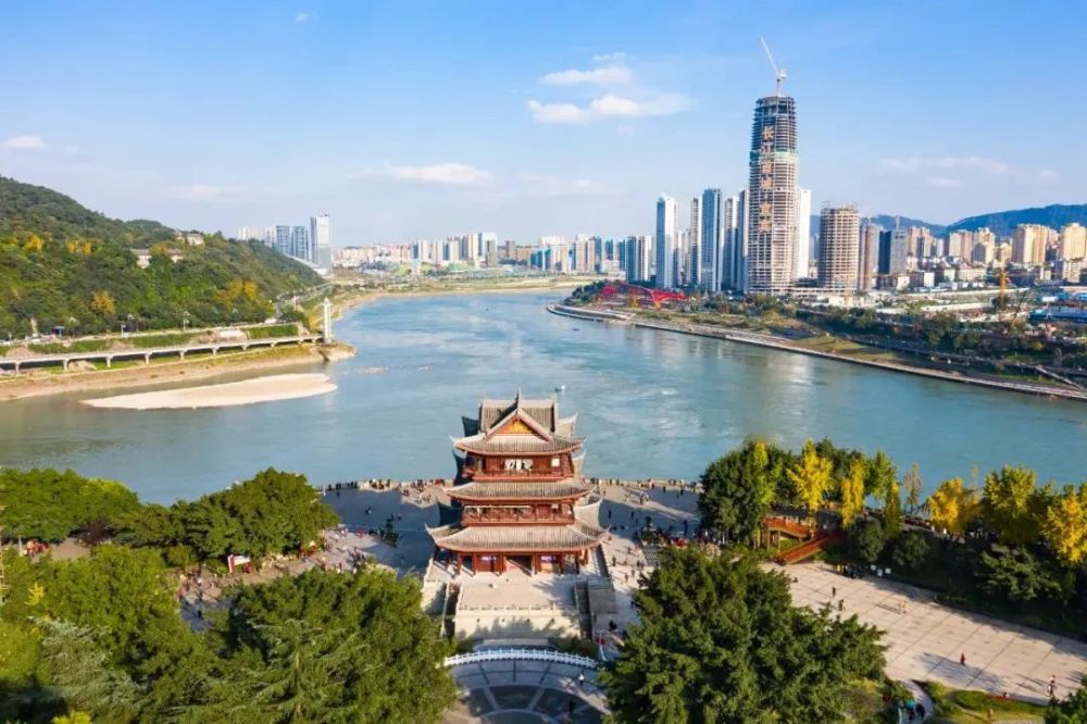 今年十一,游客可到宜宾合江门夹镜楼赏"两江映月"_腾讯新闻