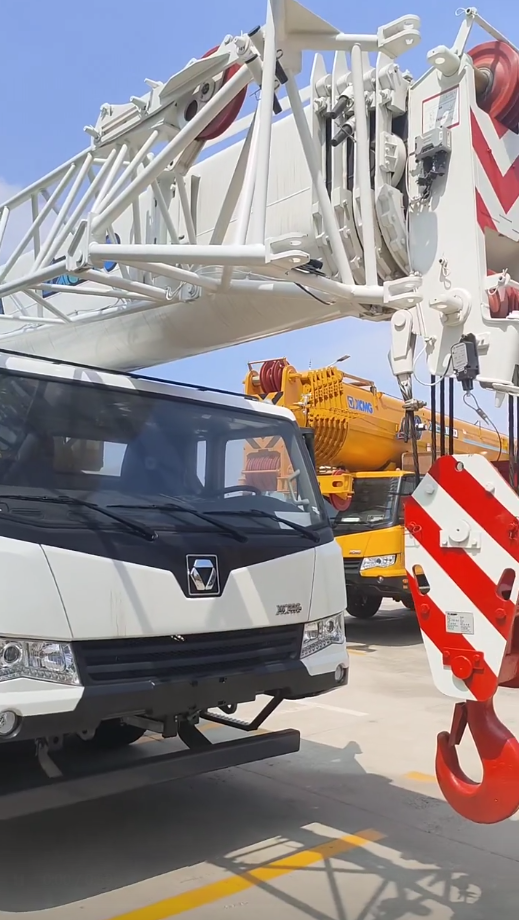 纯电动版本的吊车,配置就是高啊_腾讯新闻