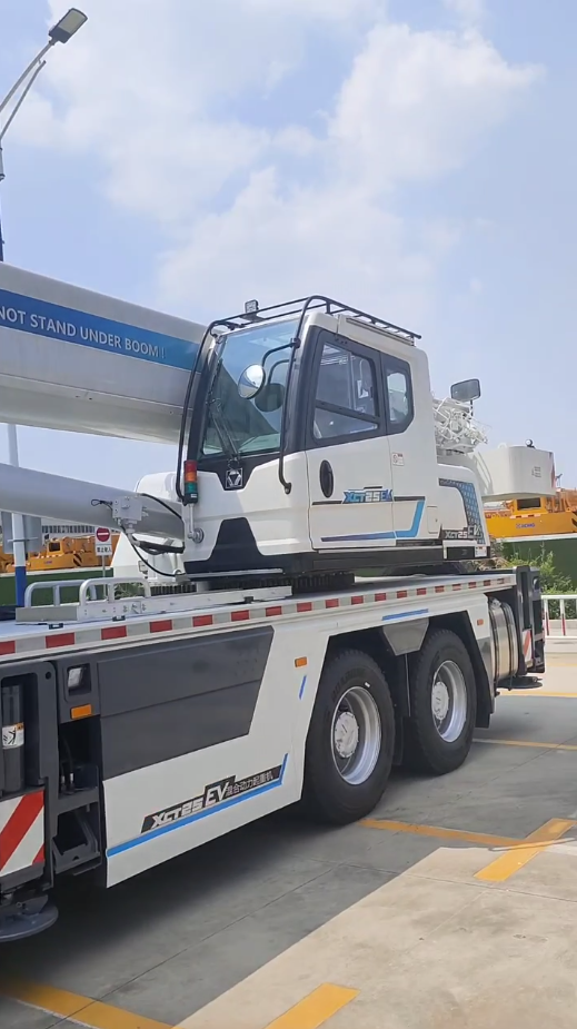 纯电动版本的吊车,配置就是高啊_腾讯新闻