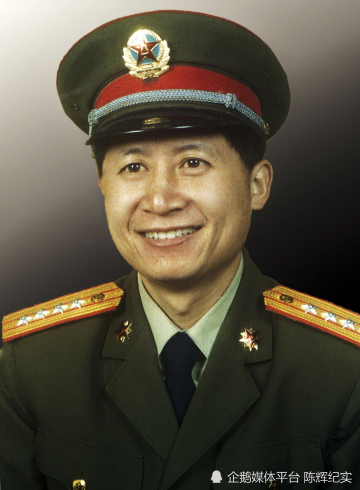 八十年代后我军军服与国际接轨,独具特色_腾讯新闻