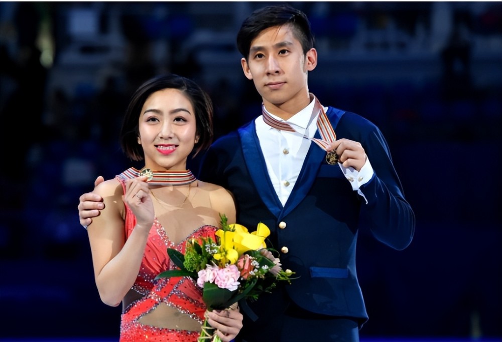 原地结婚!隋文静晒与韩聪日常撒糖照:祝我聪哥生日快乐,幸福无限!