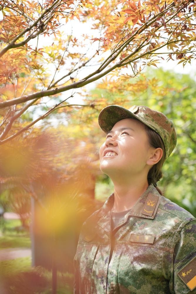 陈苗:三尺报台上的敏锐"听风者"丨我与人民军队共庆生_腾讯新闻