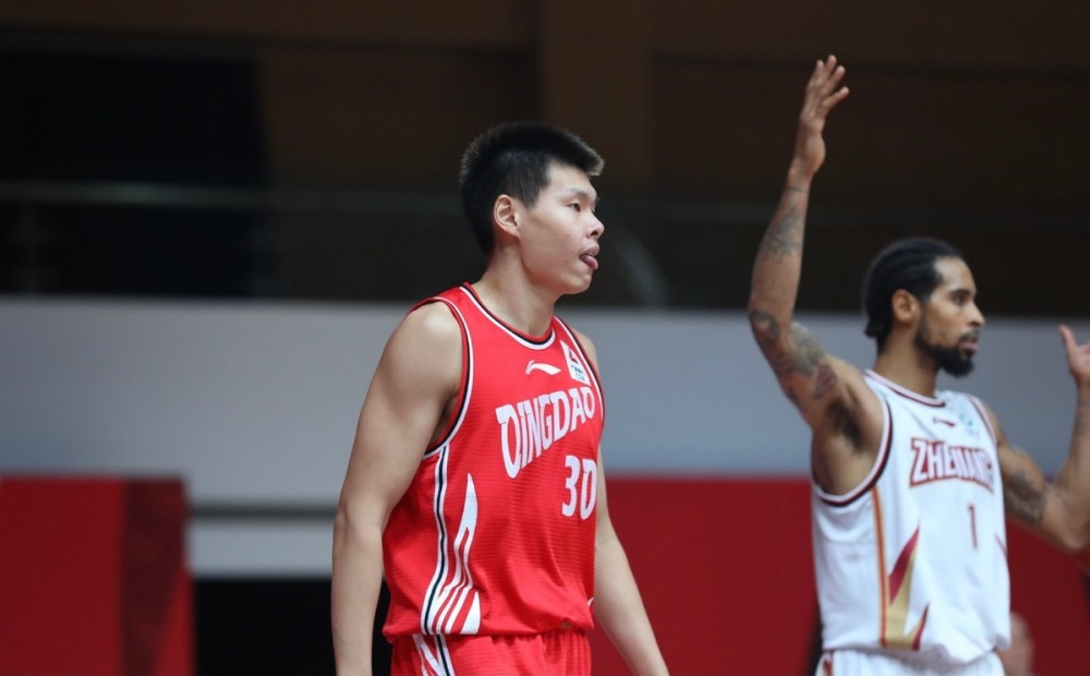 此次和赵大鹏共同退役的青岛球员还包括28岁的许家晗,后者早早确定会