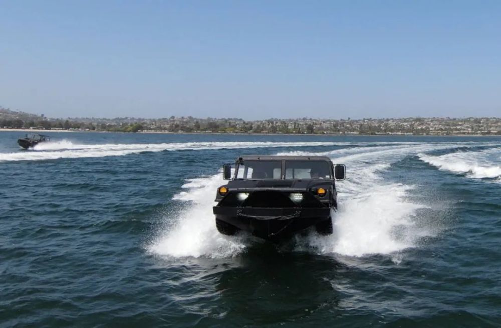 最快的水陆两栖悍马来了_腾讯新闻