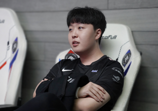 小天二连mvp这次能够正面击败kanavi还能争夺常规赛mvp