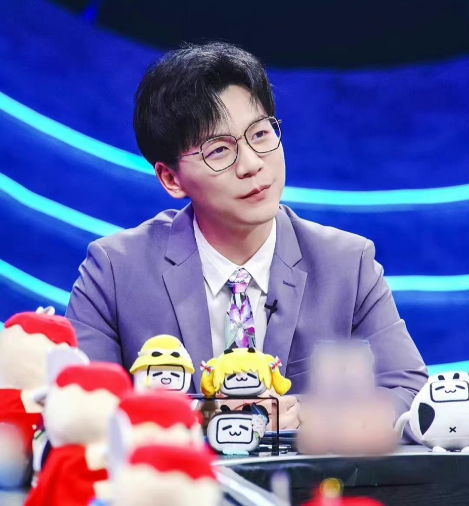 奇葩说陈铭喜迎三胎,父子长相似复制粘贴,41岁博士老婆高龄产子_腾讯