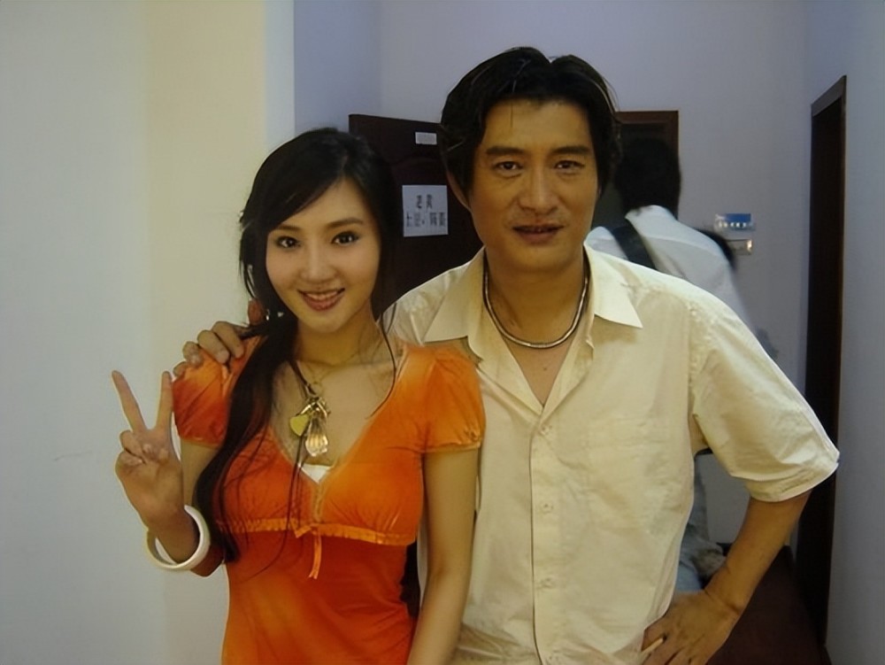 就这样,接下来的一段日子黄安对妻子细心照料,**终邱惠美也因此恢复