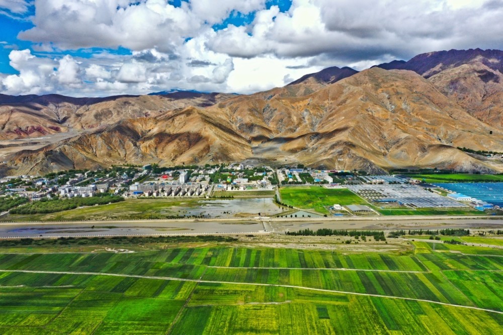 中央广播电视总台特别节目《走进县城看发展99西藏白朗篇》8月8日多