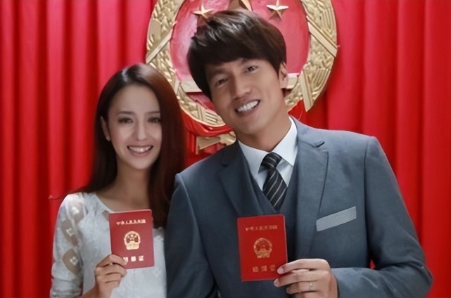 陈思诚祝前妻佟丽娅生日快乐,丫丫身穿睡衣现酒店,两人疑似复合