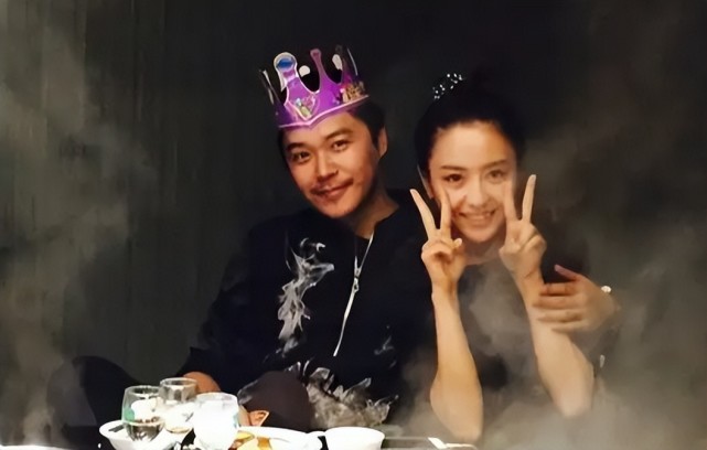 陈思诚祝前妻佟丽娅生日快乐,丫丫身穿睡衣现酒店,两人疑似复合