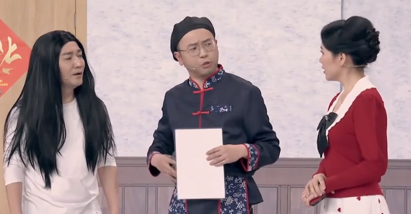 主持人周群外出旅游好潇洒！皮肤白皙细腻状态好，手舞足蹈好兴奋_腾讯新闻
