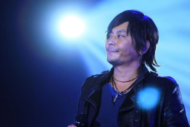 嗓子毒哑被雪藏?王杰为什么被封杀,原因有这几个