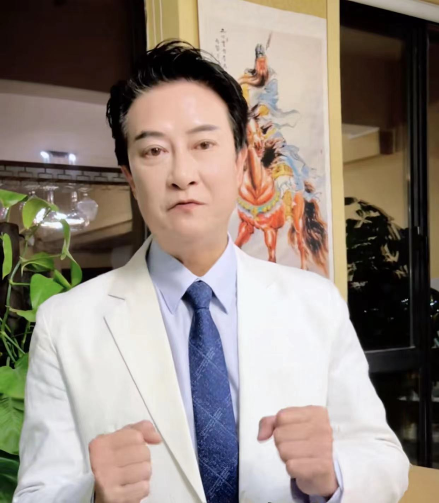 58岁刘锡明定居广东,商演开店工作繁忙,被指双颊浮肿面青唇白插图2