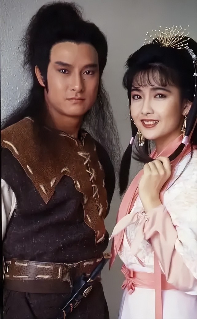 2001年,刘锡明与相恋4年的台湾女友张齐玲登记结婚,婚后生育了一个