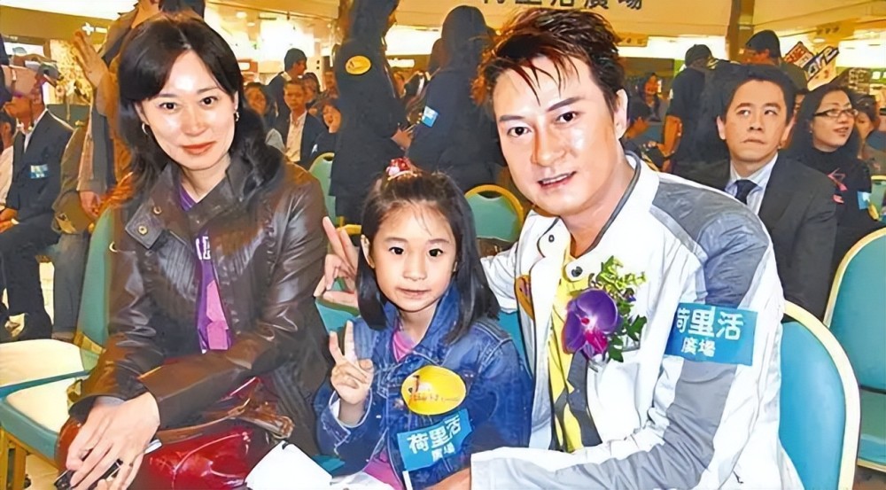 或许情人眼里出西施,在外人看来刘锡明的老婆不算特别出众,但刘锡明却