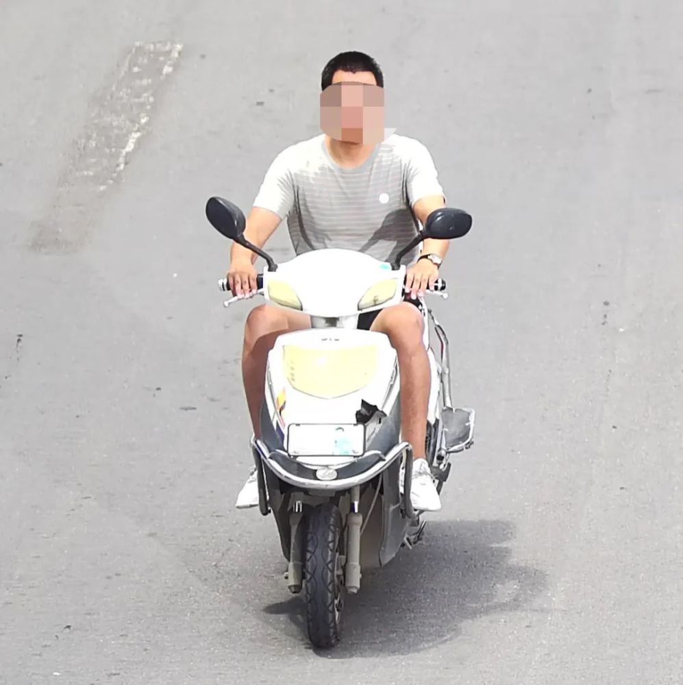 骑车未戴头盔,兴义这些人被抓拍曝光!_腾讯新闻