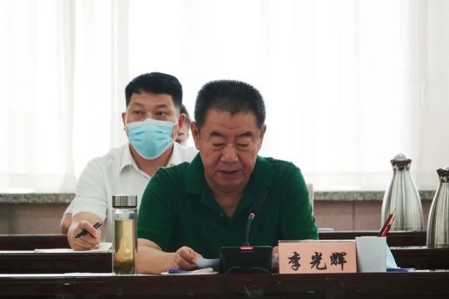 自治区监狱管理局局长李光辉,自治区戒毒管理局政委张耘收分别作了