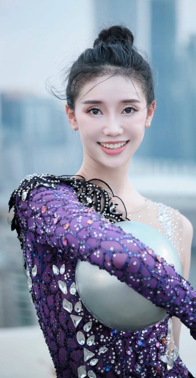 体操女神舒思瑶被点名,自称世界冠军代言,疑似被体操协会打假